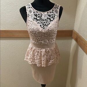 Windsor Size M Elegant Lace Peplum Dress in Light Pink!!